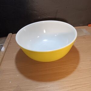 Vintage Pyrex 404 Primary Color Yellow Round Nesting Mixing Bowl 4 Quart